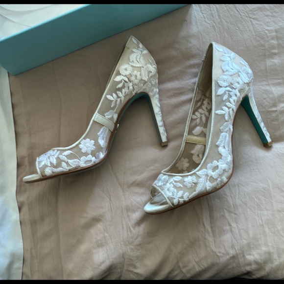 Heels - Picture 2 of 3